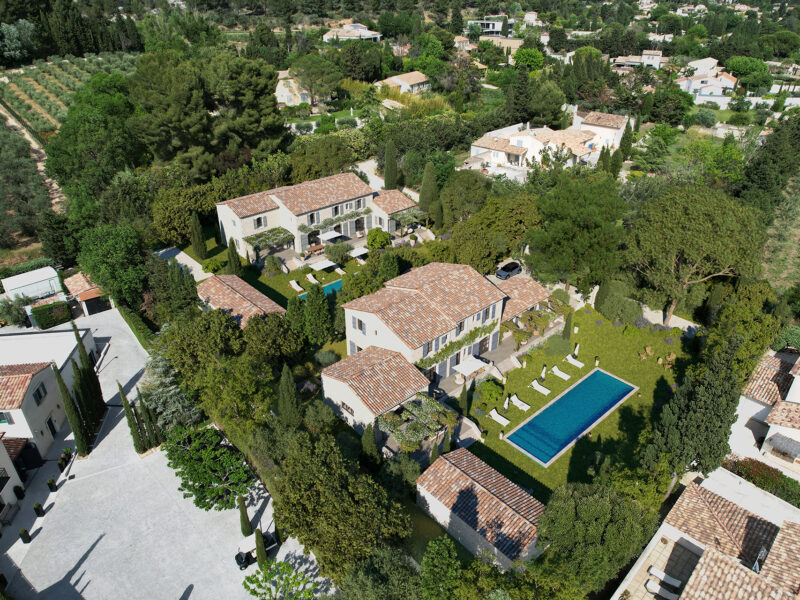 Insertion photo 3d d'une photo aérienne par drone dans les Alpilles. Kutch Studio perspectiviste architecture et immobilier.